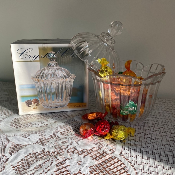 Crystal Clear Candy Dish - Picture 4 of 4